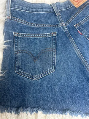 Levi's Shorts Women's Size 28 High Waisted Mom Shorts Frayed Hem Medium Wash thumbnail 10