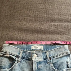 Abercrombie & Fitch Ultra High Rise 90s Straight Jean thumbnail 4