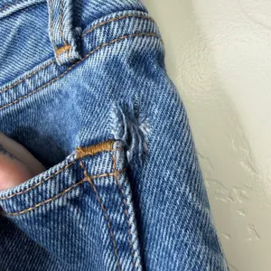 Abercrombie & Fitch Vintage Wash Annie High Rise Girlfriend Tapered Leg Jeans thumbnail 8