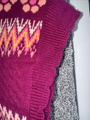 &merci Turtleneck Cable-Knit Sweater Vest in Purple with Pink Accents thumbnail 4