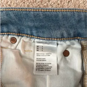 American Eagle Outfitters Light Wash Distressed Denim Cutoff Shorts thumbnail 4