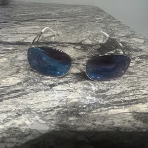 Stylish Blue Sunglasses thumbnail 11