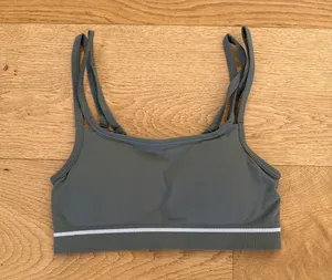 Gymshark - Contrast Seamless Sports Bra in Green & White thumbnail 1