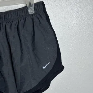 Nike Dri-Fit Women Black/Gray Running Athletic Shorts‎ size M thumbnail 3