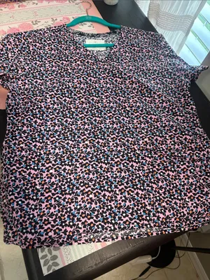 Pink floral Print Short Sleeve ladies scrub Top Sz L by Vera Bradley thumbnail 1