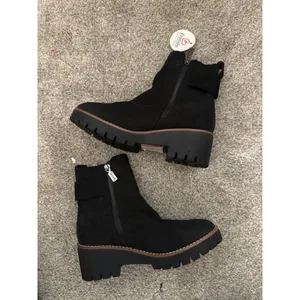 Blondo Dagger Waterproof Black Nubuck Lug Sole Ankle Boots Women’s 6.5 NWT thumbnail 11