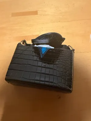 Stylish and elegant handbag in good condition. Perfect for everyday use, work, shopping, or going out. Spacious enough to carry your essentials and easy to match with different outfits. Please check the photos for the exact condition and details. thumbnail 7