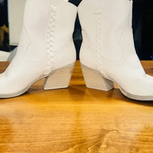 Dolce Vita Koolson White Western Ankle Booties Pointed Toe Leather Stacked heel thumbnail 7