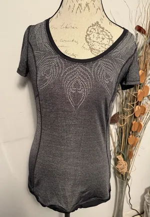 Lululemon short-sleeved running Reversible shirt Grey/Neckline unique pattern 8‎ thumbnail 1