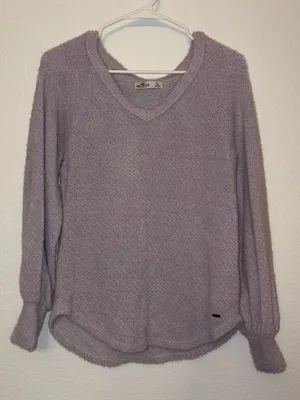 Hollister Lilac Purple Fuzzy V Neck Sweater Small Long Sleeve Balloon Cuffs thumbnail 1