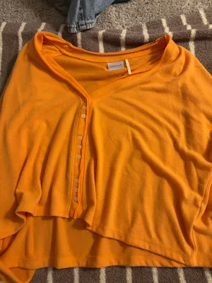 button up thumbnail 1