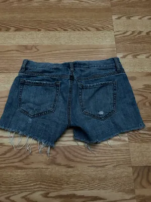 Loft low rise Jean shorts thumbnail 2