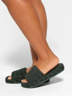 NWOT Skims Spa Terry logo slippers pine size 37 thumbnail 1