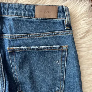 Hidden Jeans Tracey Pintuck Slit-Front High Waisted Crop Jeans thumbnail 7