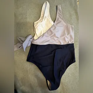 NWT CUPSHE One Piece Swimsuit Wrap Color Block Tie Side Purple White Size M thumbnail 5