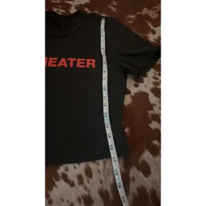 Maneater Graphic Crop Top Black Red Text Short Sleeve Crew Neck Tee Medium thumbnail 2