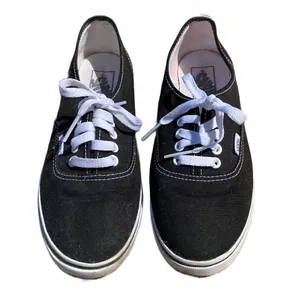 🖤 Vans Classic Women’s Off The Wall Low Lace-Up Sneakers, Black & White Size 8.5 thumbnail 2