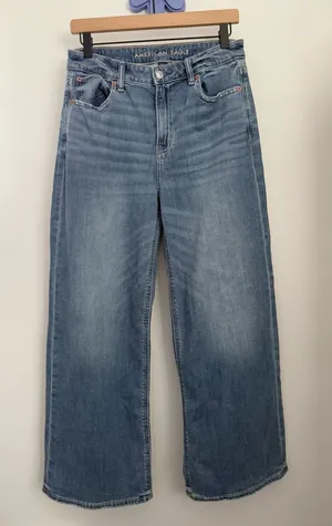 American Eagle 4 Short Super High Rise Baggy Wide Leg Jeans Light Wash Relaxed thumbnail 1