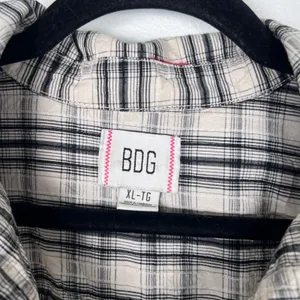 Urban Outfitter BDG Women's Oversized Plaid Button Up Sz XL thumbnail 2