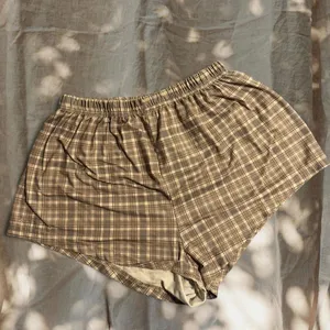 SHEIN Brown Plaid Boxer Shorts thumbnail 3