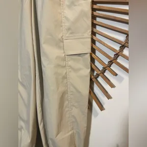 Athleta Women’s Beige Cascade Cargo Poplin Cinch Pants Gorpcore Outdoors Sporty thumbnail 2