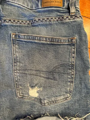 American Eagle Curvy ’90s Boyfriend Distressed Denim Shorts – Size 12 thumbnail 8