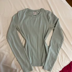 Aritzia Long Sleeve thumbnail 1