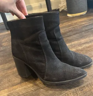 Black booties Size 9 thumbnail 1
