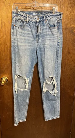 American Eagle Strigid Mom Jeans thumbnail 1