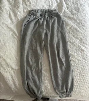 Brandy Melville Sweatpants Rosa Grey thumbnail 2