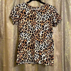 PINK Victoria’s Secret cheetah/leopard print crew neck t-shirt, XS thumbnail 1