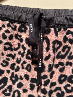 DLNY Fleece Leopard-Print Pajama Set Size M thumbnail 9