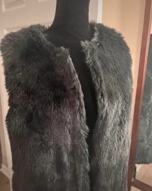 Sleeveless faux fur black vest thumbnail 2