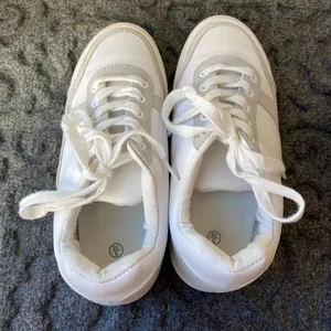 Boohoo White Sneakers! thumbnail 4