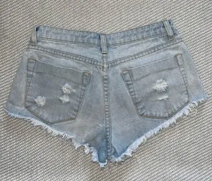Fray Hem Light Wash Denim Distressed Ripped Cut Off Jean Shorts Sz S Sihnderella thumbnail 2