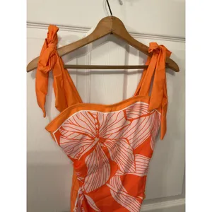 NWOT Orange Tropical Floral One Piece Swimsuit & Sarong Set Size M Resort thumbnail 4