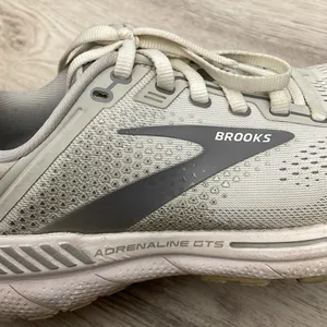 Brooks Gray & White Adrenaline GTS 22 Supportive Running Shoe Women's Size 8.5 thumbnail 10