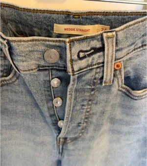 Levi’s Wedgie Straight Jeans thumbnail 3