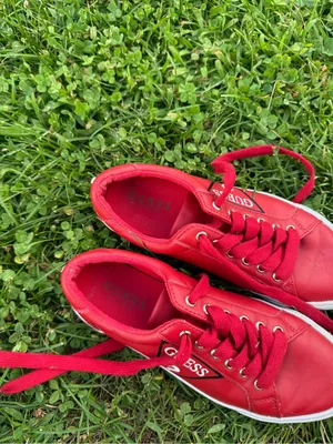 GUESS Women’s Red Logo Low Top Sneakers Size 6.5M thumbnail 4