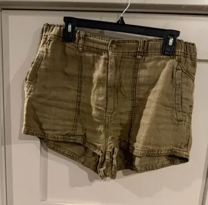 Free People Women’s Olive Tan slouchy cargo Drawstring Shorts. Size 10! New. thumbnail 1
