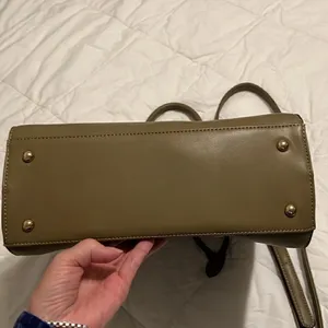 Beautiful green crossbody handbag Lots of details and pockets EUC thumbnail 4