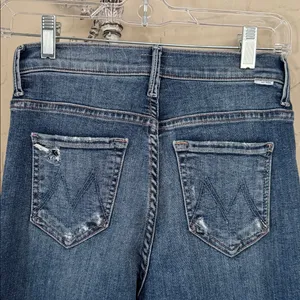 Mother jeans the insider crop step chew Distressed Blue dancing on coals 24 thumbnail 5