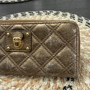 Marc‎ Jacobs Quilted Metallic Bronze Leather Zip Around Continental Wallet thumbnail 6