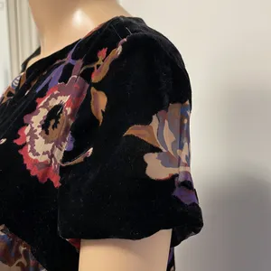 Vero Moda Velvet Floral Lined Dressy Top thumbnail 3