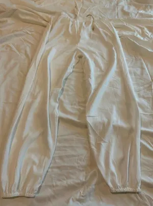 Woman Small White Pants Workout Walking. thumbnail 1