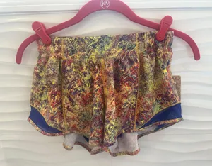 Lululemon shorty Hot Shorts 2.5” thumbnail 1