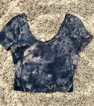 Lululemon Top thumbnail 1