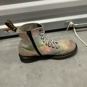 DR. MARTENS Pascal 1460 Iridescent Rainbow Lace Up Unicorn Suede Combat Boots 5 thumbnail 7