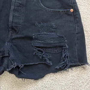 LEVI’S 501 Black Distressed Rip Raw Hem Denim Shorts Size 25 thumbnail 5