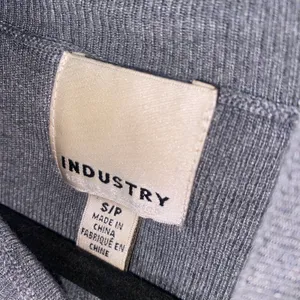 Industry Gray Knit Short Sleeve Mock Neck Lightweight Sweater Women's Size Small thumbnail 4